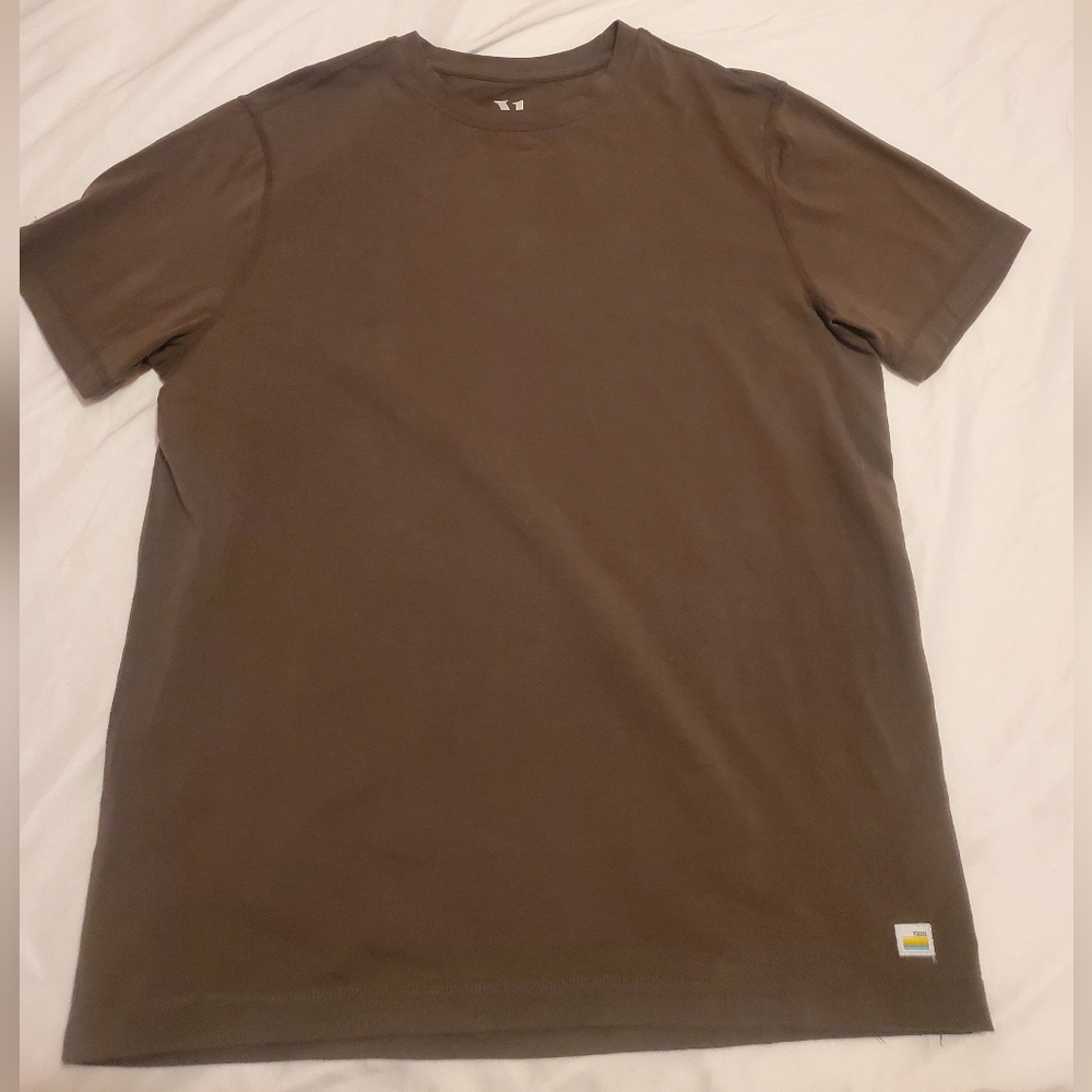 Vuori Short Sleeve Tee in Olive Brown